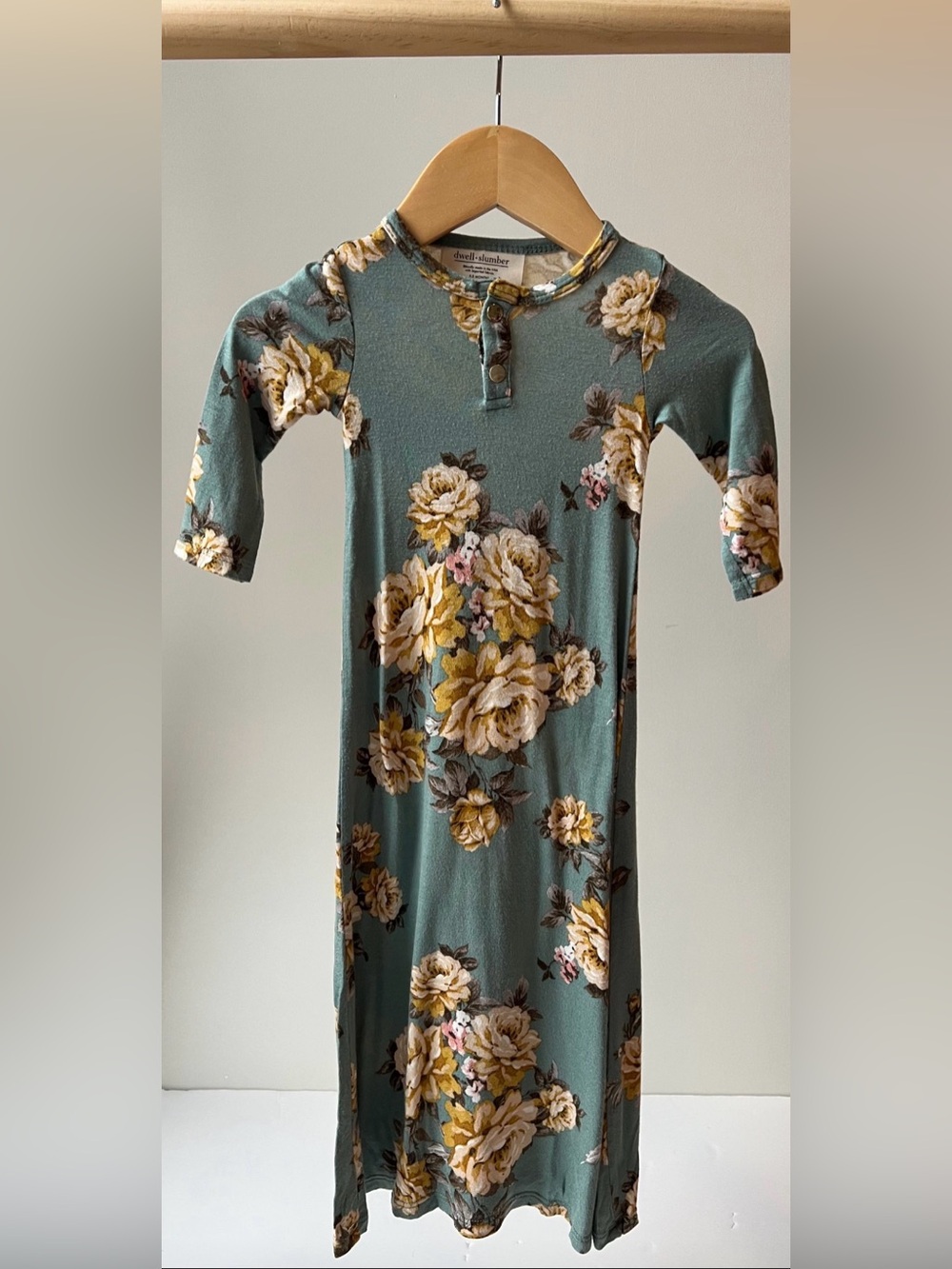 Dwell and Slumber Bamboo Long Sleeve Gown in Floral Pattern 0-3M